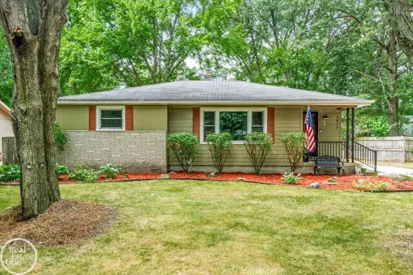 2845 Monticello DR, PortHuron, MI 48060