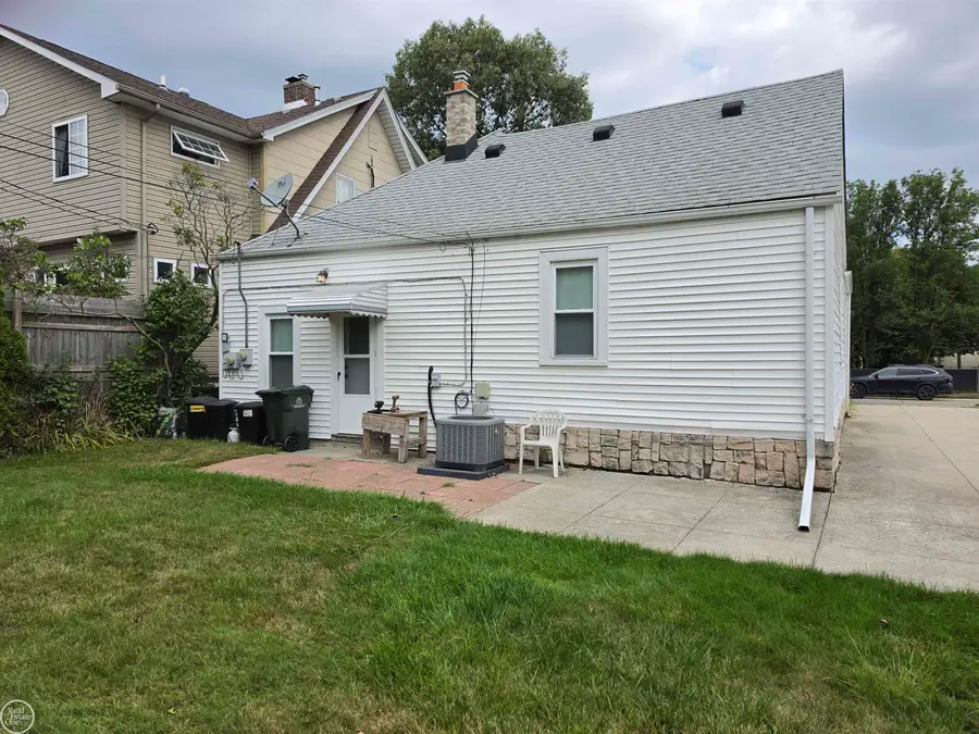 22804 barton ST, Saint Clair Shores, MI 48081 - #3