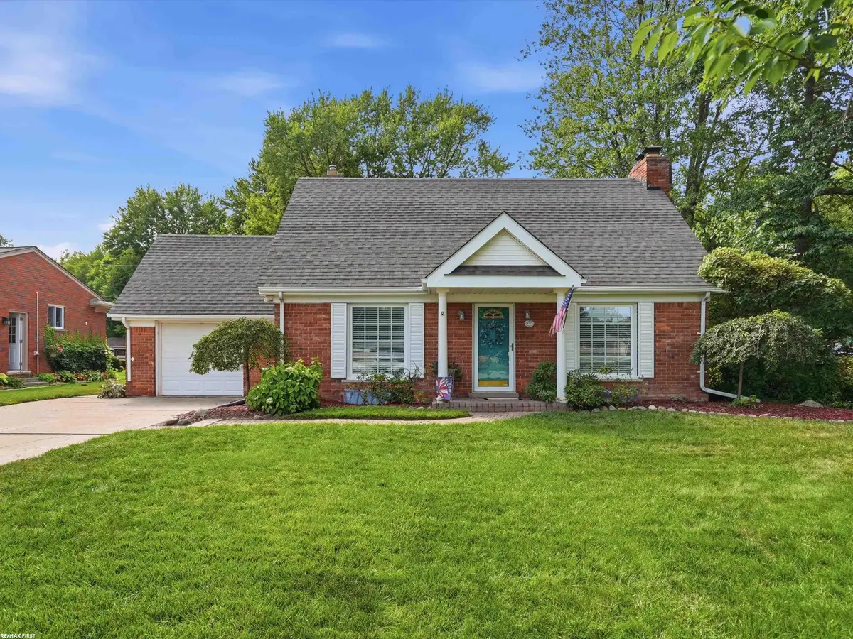 39775 Memory LN, Harrison, MI 48045 - #1