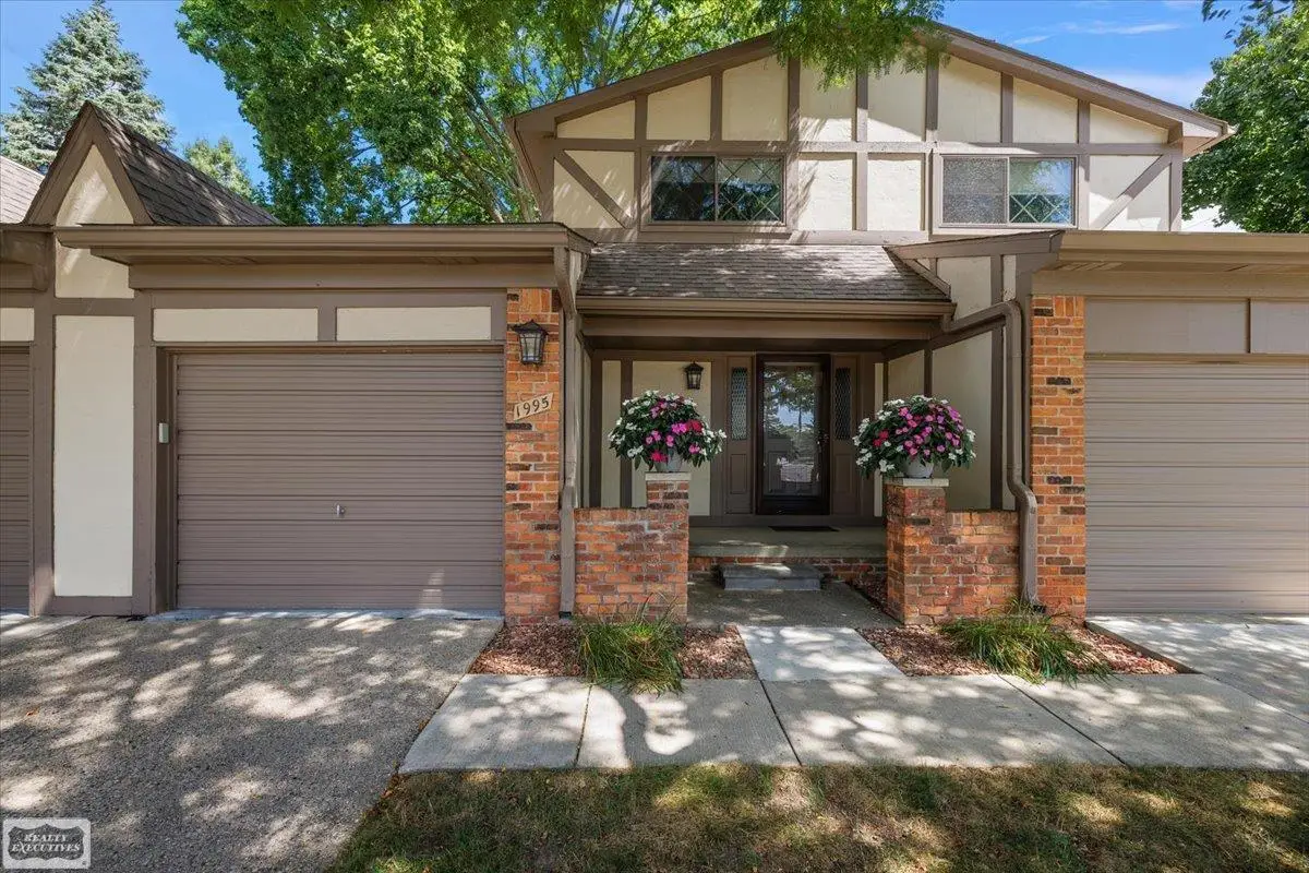 1995 Streamwood DR, Rochester Hills, MI 48309 - #1