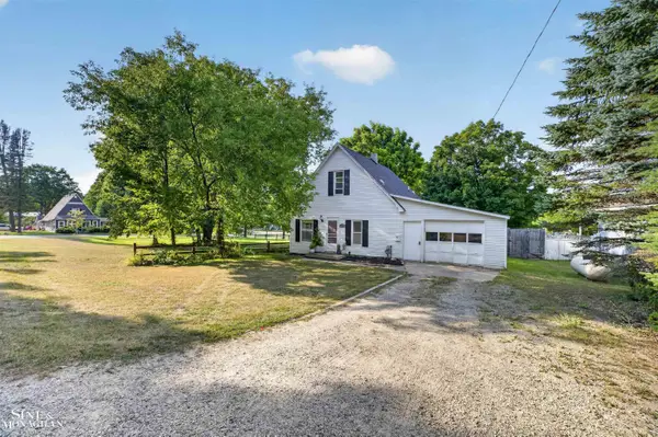 130 Ann ST, BoyneCity, MI 49712