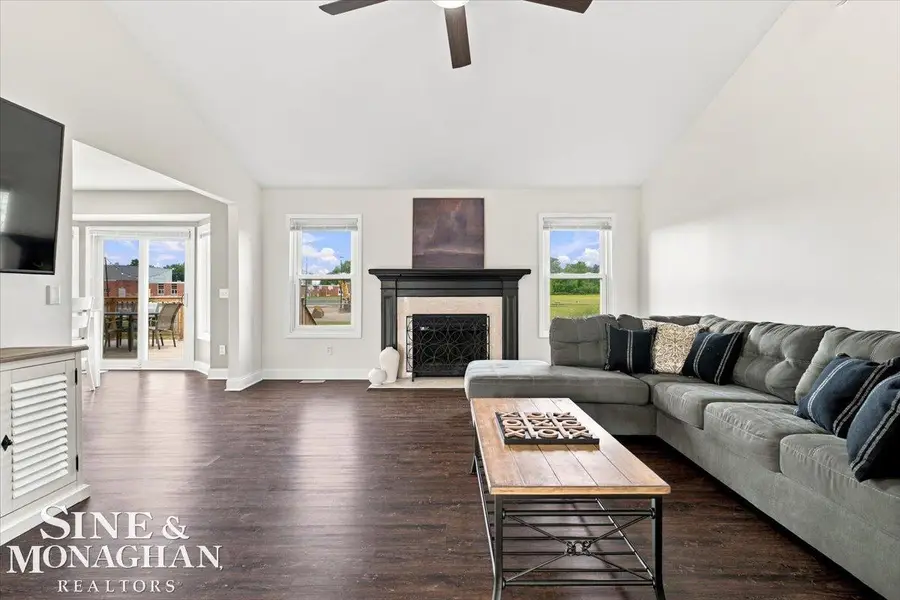 574 Kelli AVE, Marysville, MI 48040 - #3