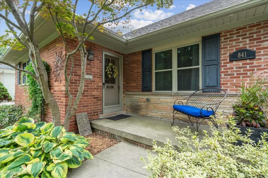 841 Washington RD, Grosse Pointe, MI 48230 - #3