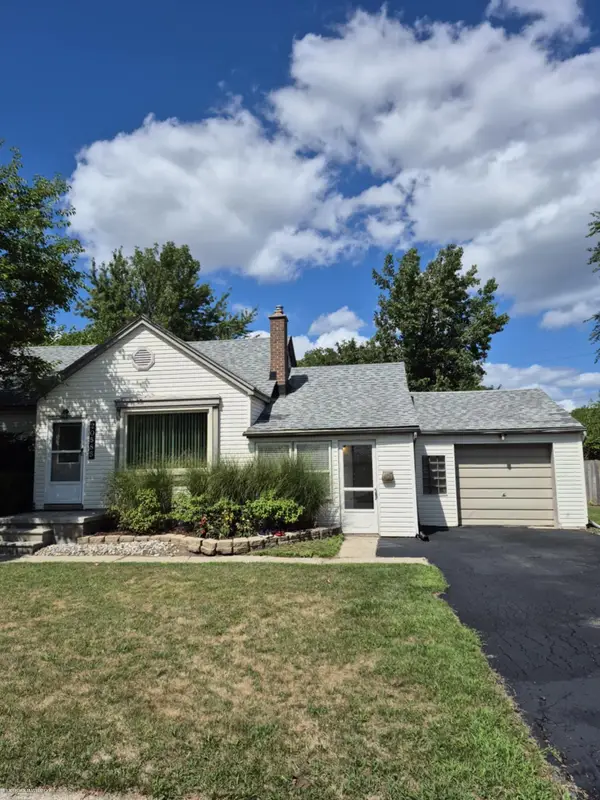20585 Anita RD, HarperWoods, MI 48225