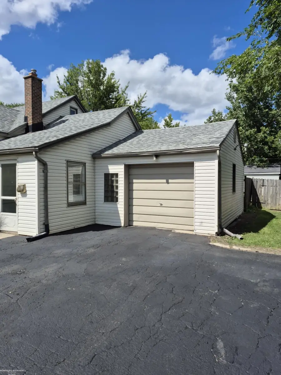 20585 Anita RD, Harper Woods, MI 48225 - #2