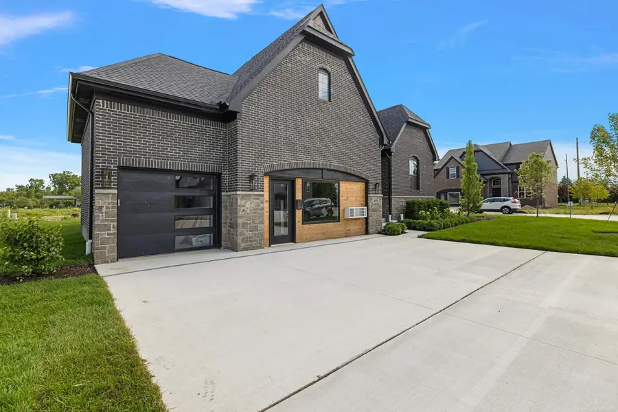 4107 Blossom DR, Sterling Heights, MI 48314 - #3