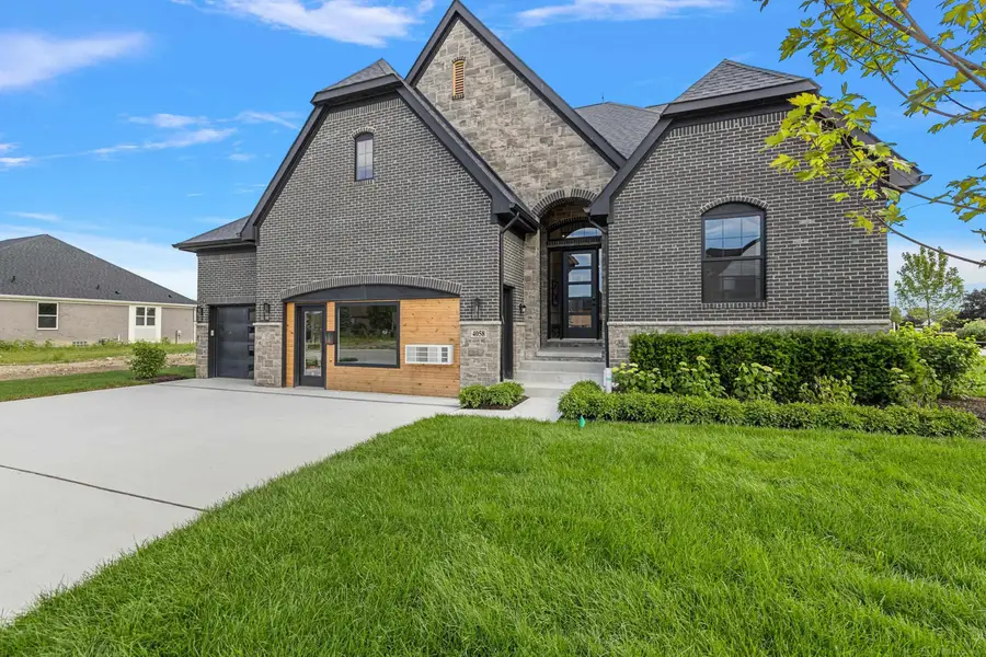 4140 Blossom DR, Sterling Heights, MI 48314 - #2