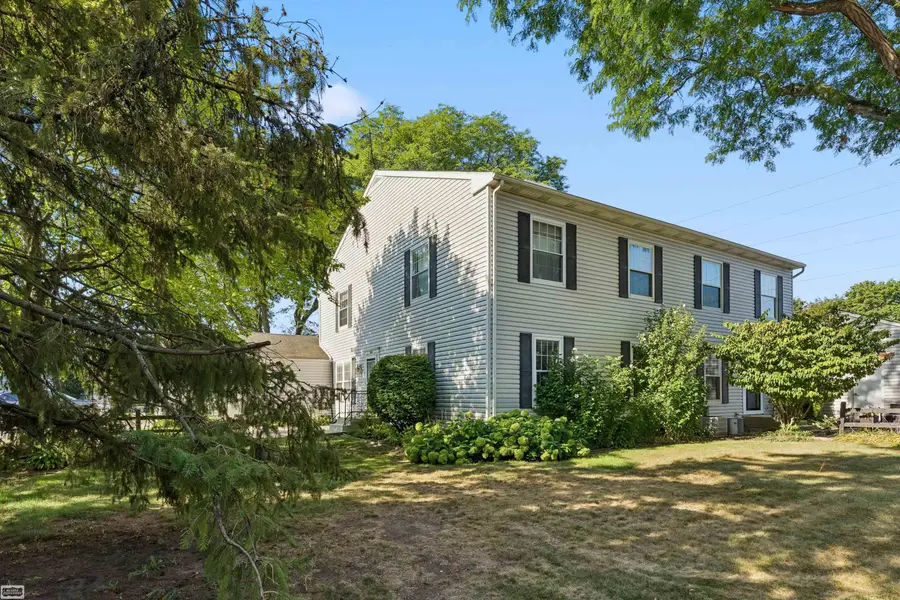 38665 Bayside Ct CT, Clinton Township, MI 48038 - #2