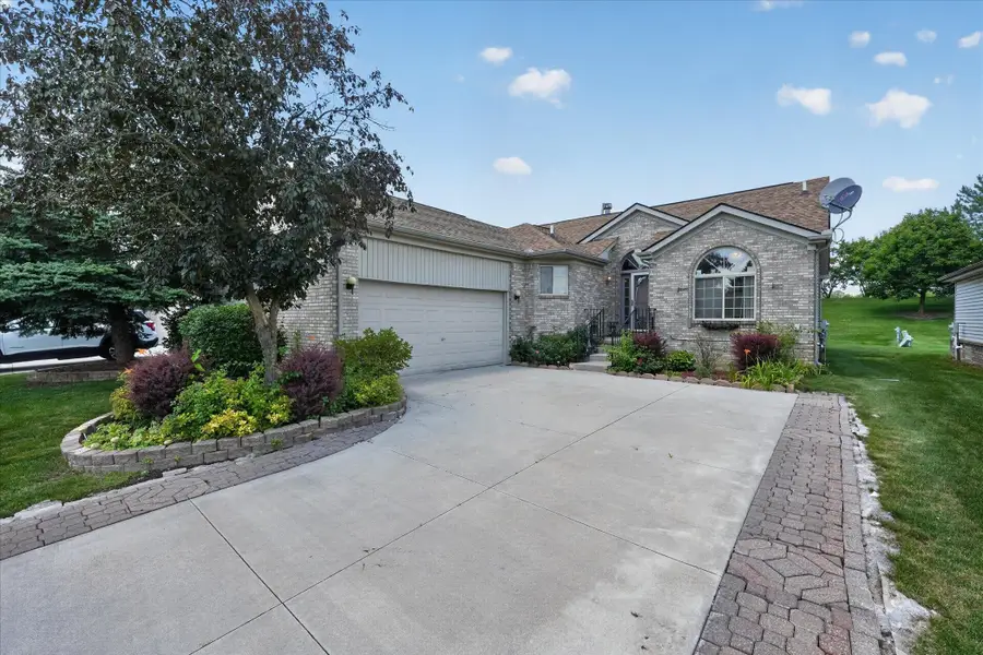 3527 New Boston DR, Sterling Heights, MI 48314 - #3