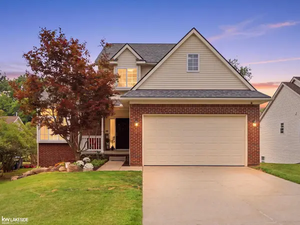 912 FAIRLEDGE  ST, LakeOrion, MI 48362