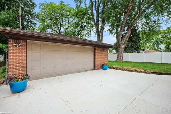 29819 Bonnie DR, Warren, MI 48093