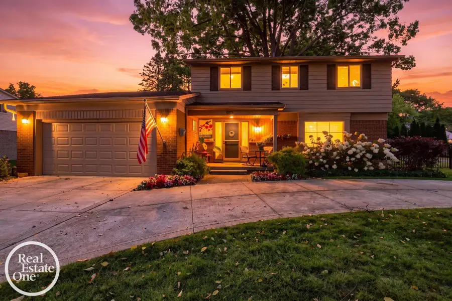 38308 Hidden LN, Clinton Township, MI 48036 - #2