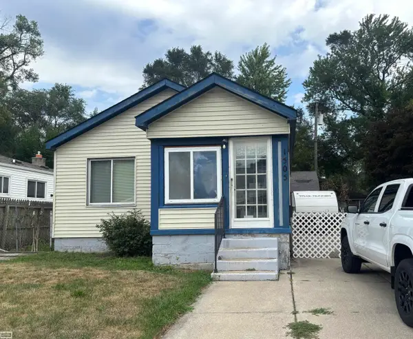 1505 E Jarvis  AVE, HazelPark, MI 48030