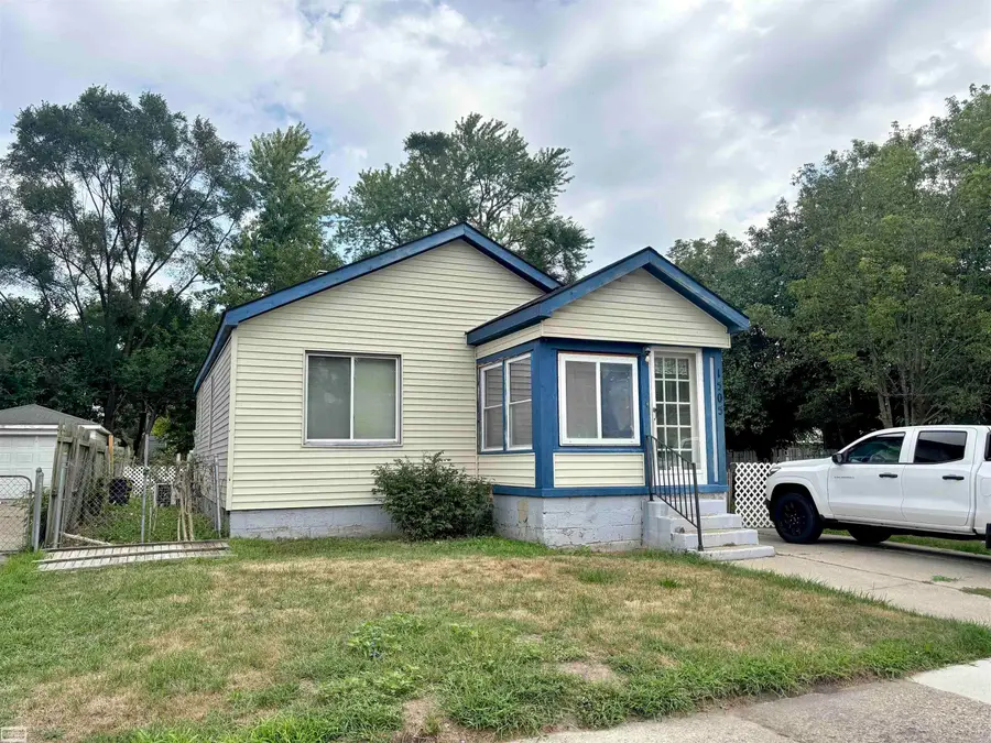 1505 E Jarvis  AVE, Hazel Park, MI 48030 - #2