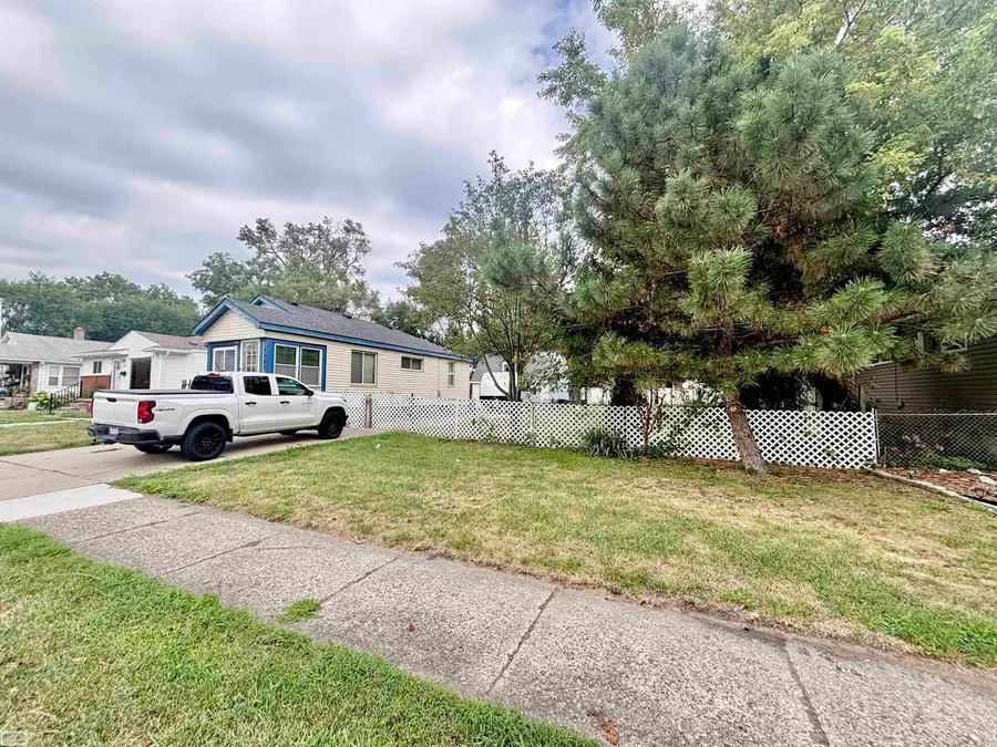 1505 E Jarvis  AVE, Hazel Park, MI 48030 - #3