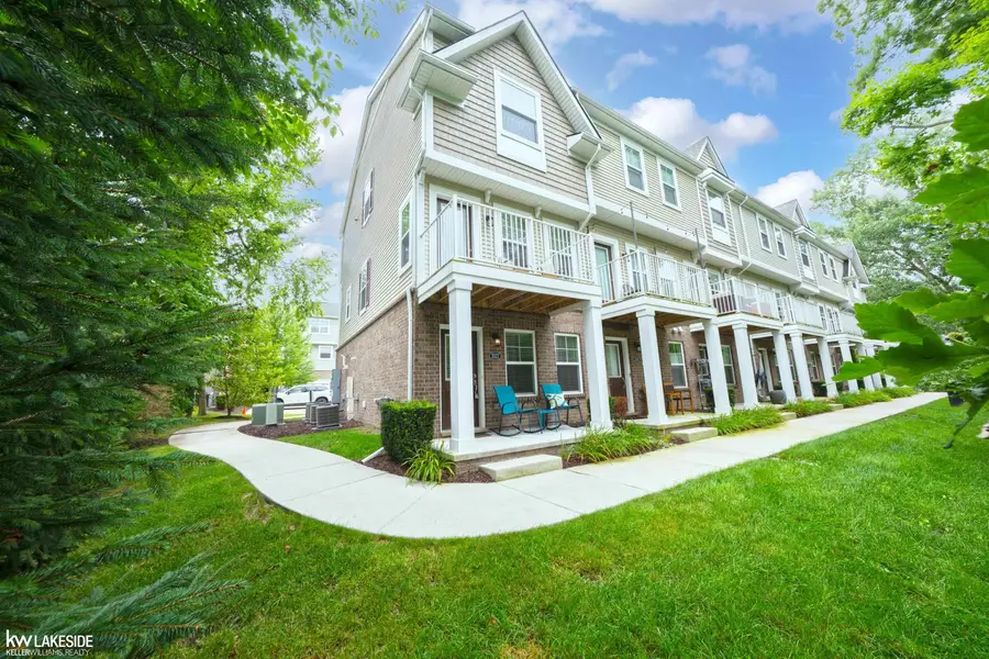 3327 Parkways BLVD, Auburn Hills, MI 48326 - #2