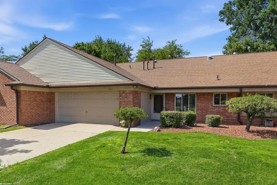 38551 Palm Meadow DR, Clinton Township, MI 48036 - #2