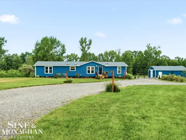 9558 Arnold RD, FairHaven, MI 48023