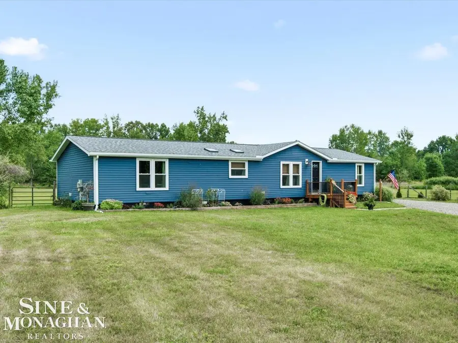 9558 Arnold RD, Ira, MI 48023 - #3