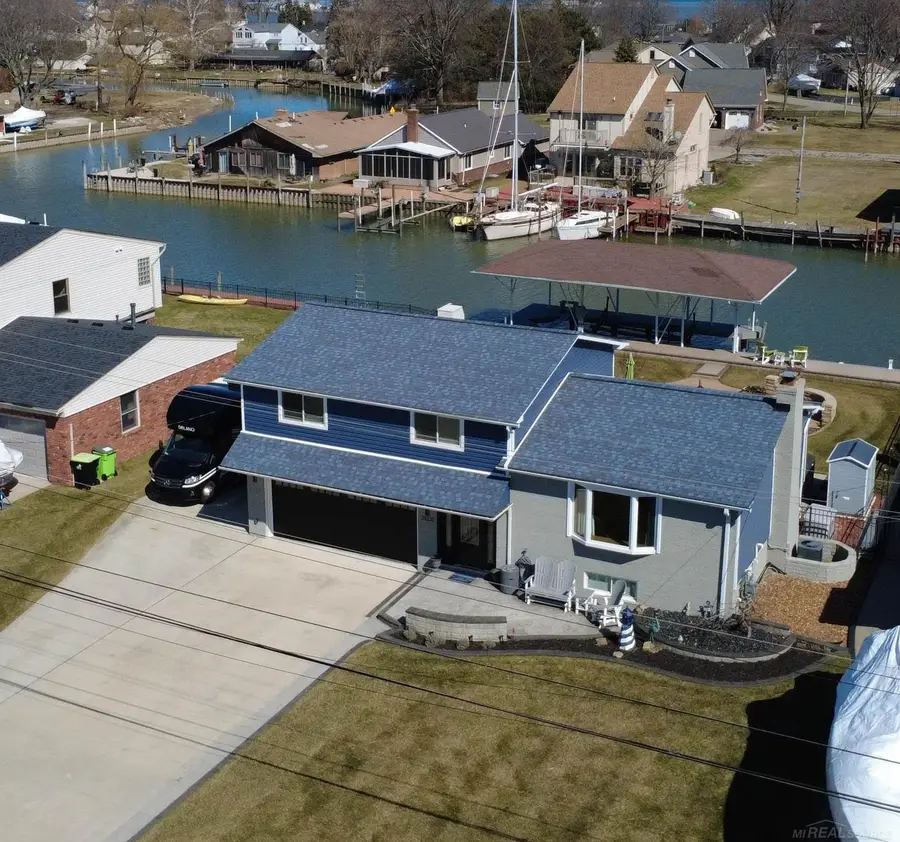 39228 Venetian DR, Harrison, MI 48045 - #3