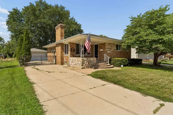 24237 Hayes RD, Eastpointe, MI 48021