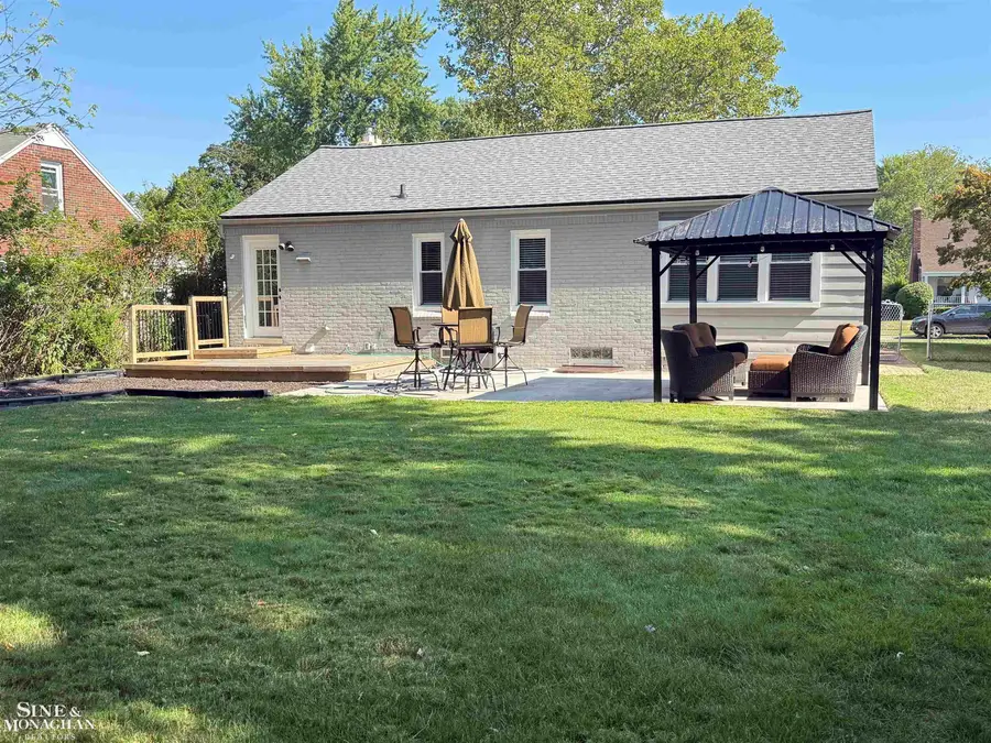 21152 Lancaster RD, Harper Woods, MI 48225 - #2
