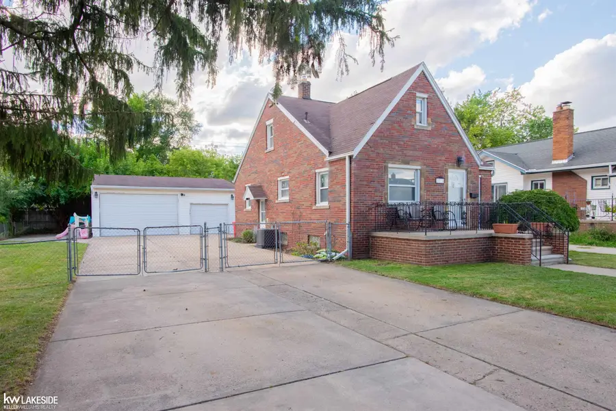 29315 Pinehurst ST, Roseville, MI 48066 - #2