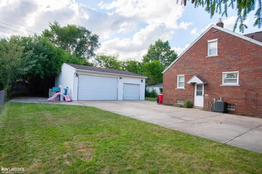 29315 Pinehurst ST, Roseville, MI 48066 - #3