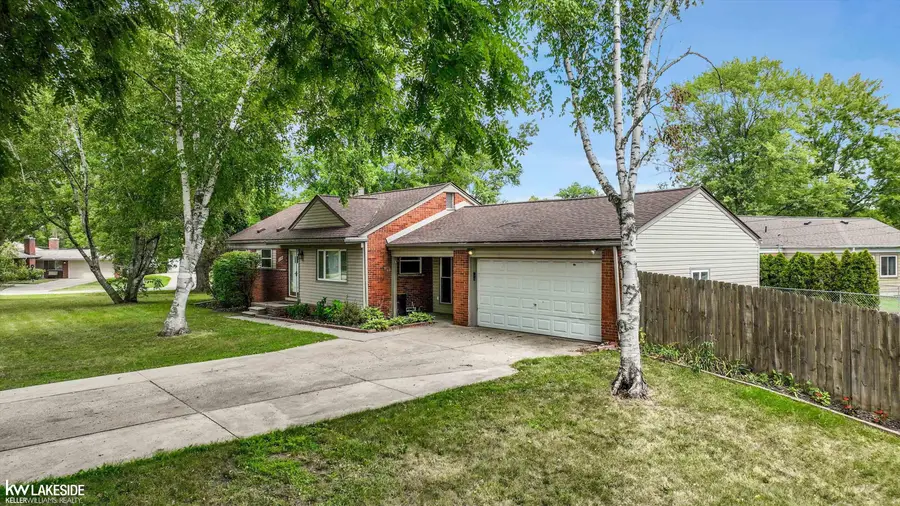 39340 Ferris ST, Clinton, MI 48036 - #2