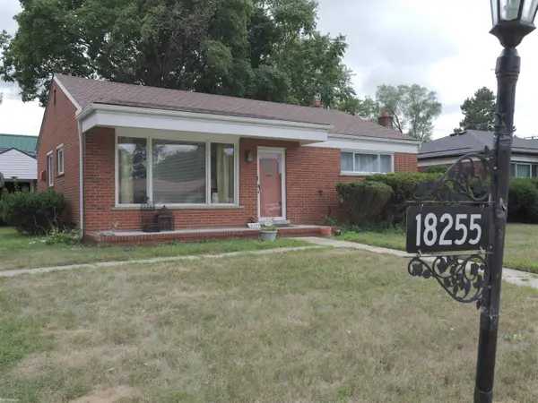 18255 Hilton DR, Southfield, MI 48075