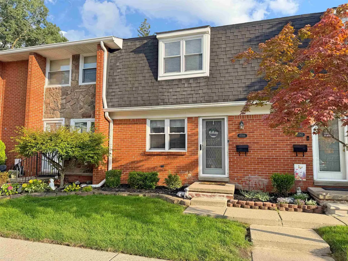 45564 Birchcrest ST, Utica, MI 48317 - #1
