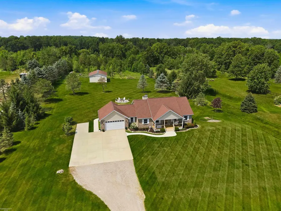 3156 Howland RD, Almont, MI 48003 - #2
