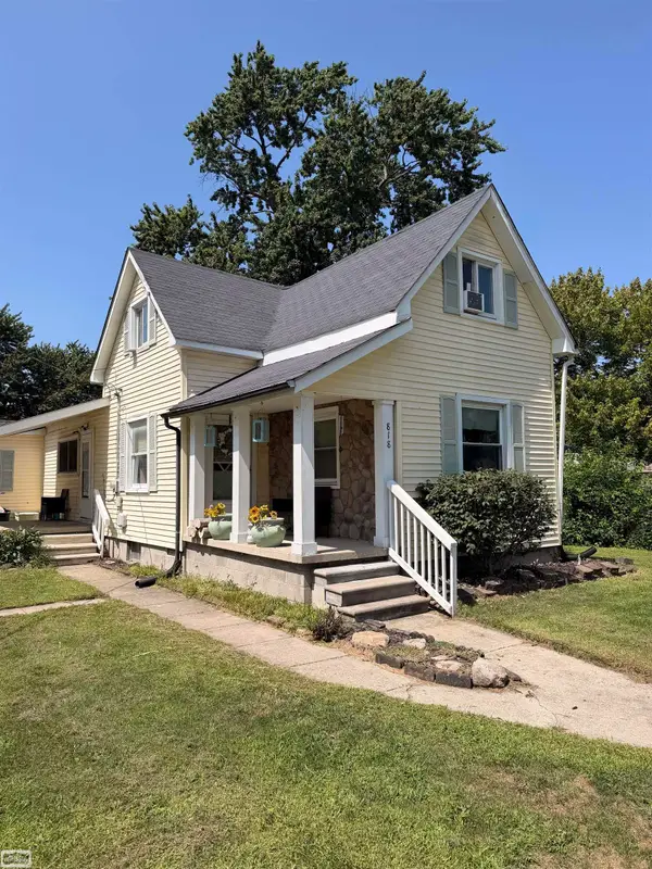 818 S 4th ST, MarineCity, MI 48039