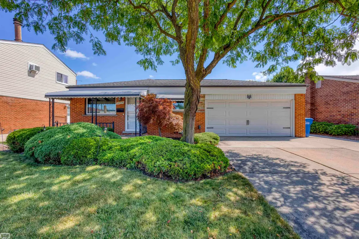 30924 Bradner DR, Warren, MI 48088 - #1