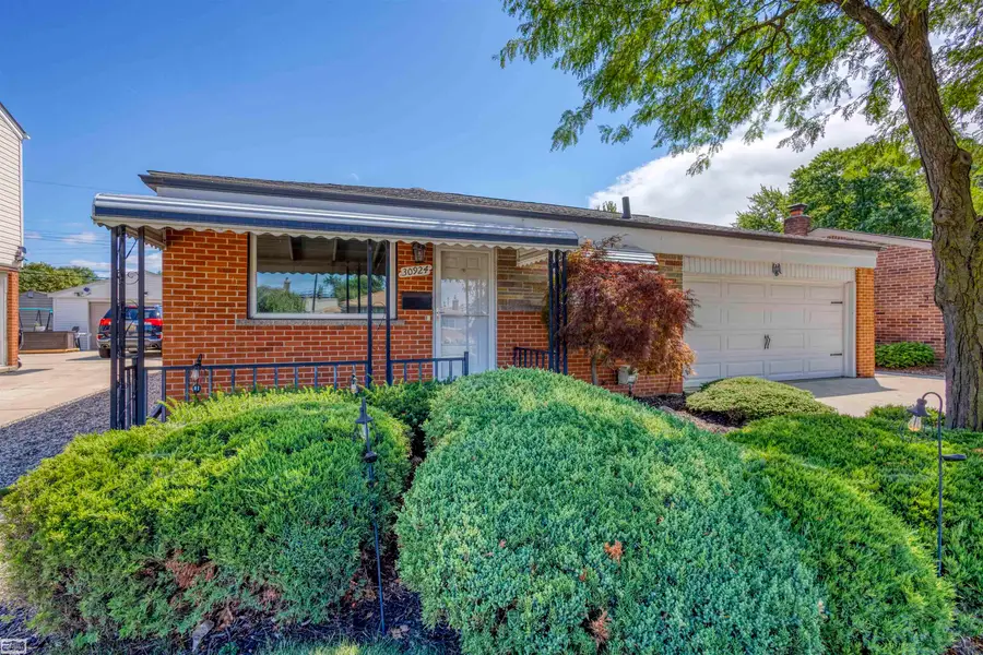 30924 Bradner DR, Warren, MI 48088 - #3