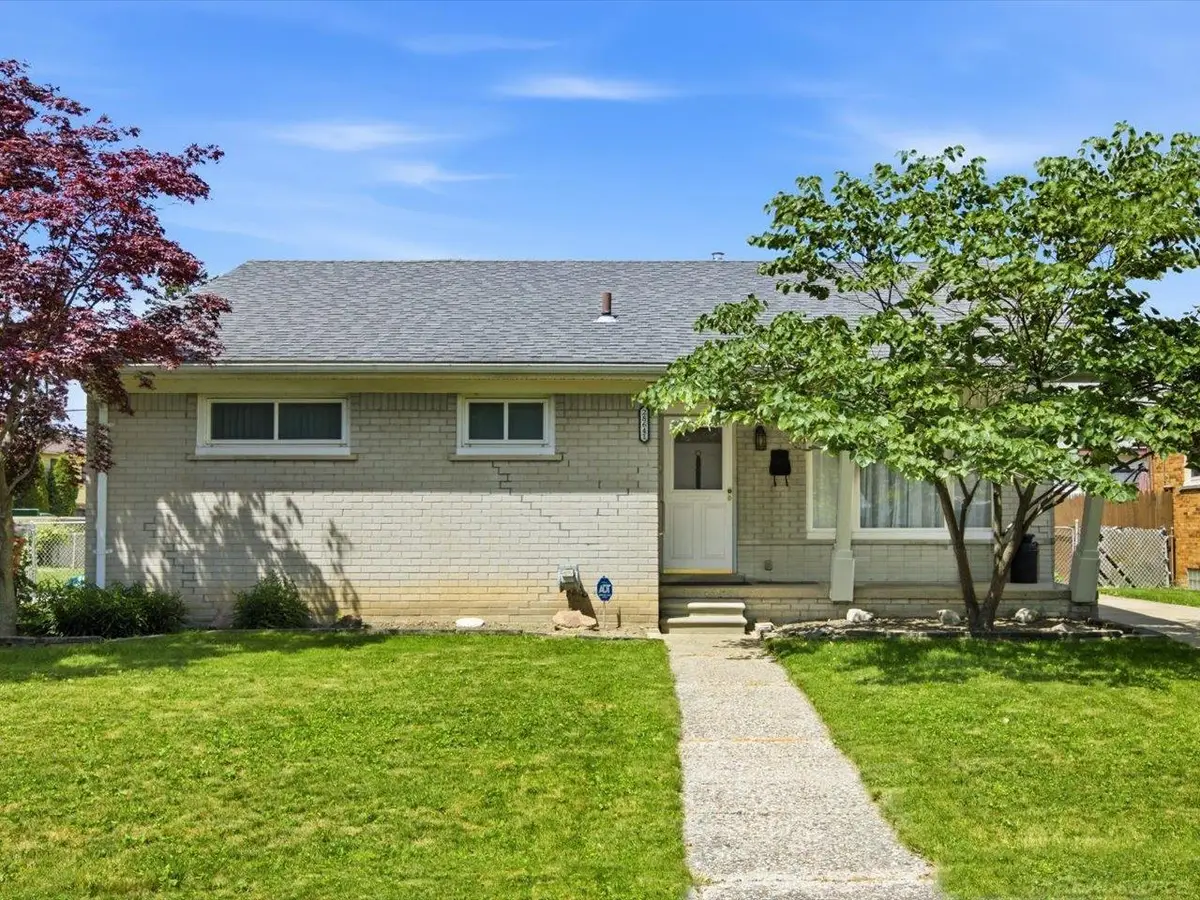 28641 Jahns DR, Roseville, MI 48066 - #1
