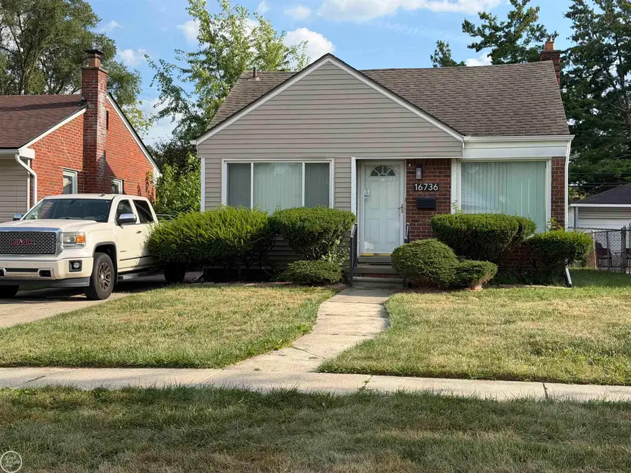 16736 Veronica ST, Eastpointe, MI 48021 - #2