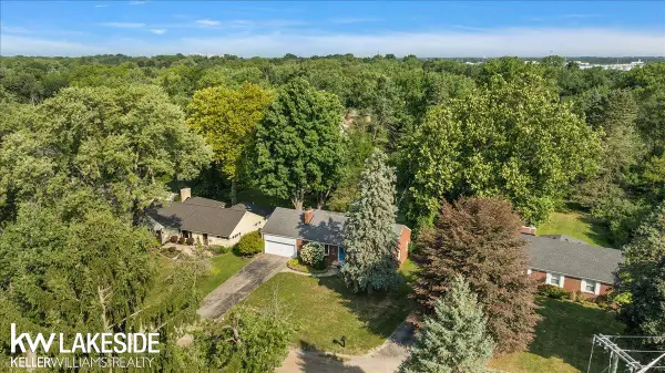 201 Barrington, BloomfieldHills, MI 48302