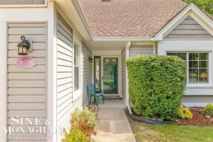 6798 FOX LN, Waterford, MI 48327 - #3