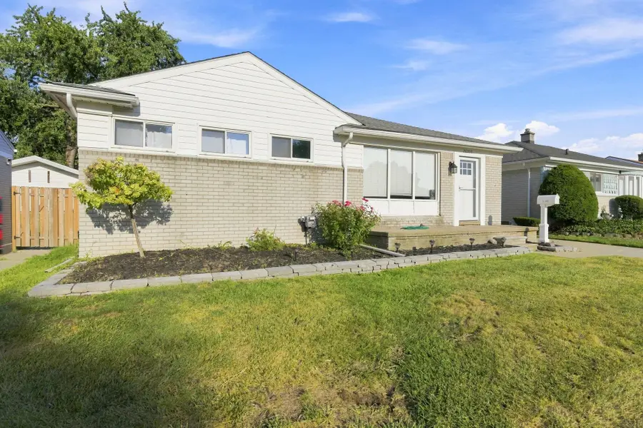 26200 Marlene ST, Roseville, MI 48066 - #2