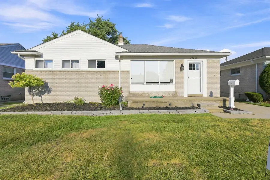 26200 Marlene ST, Roseville, MI 48066 - #3
