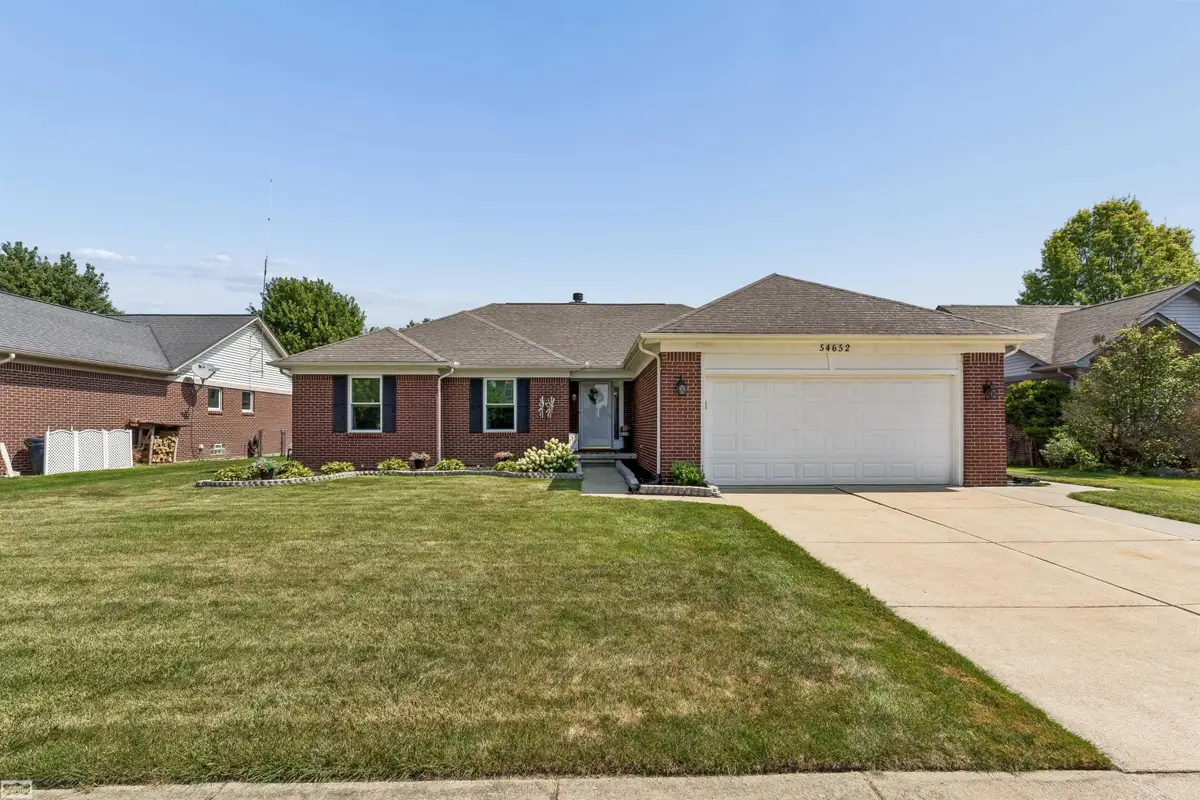 54652 Arrow Wood LN, New Baltimore, MI 48047 - #1
