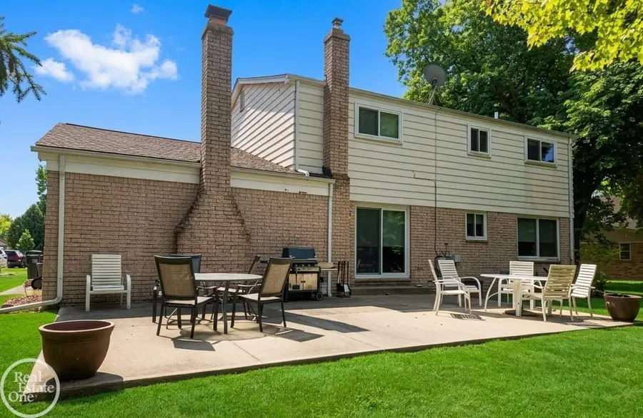 715 Abbey CT, Rochester Hills, MI 48307 - #3