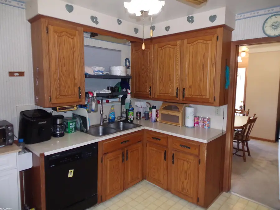 28204 Gladstone ST, Saint Clair Shores, MI 48081 - #3