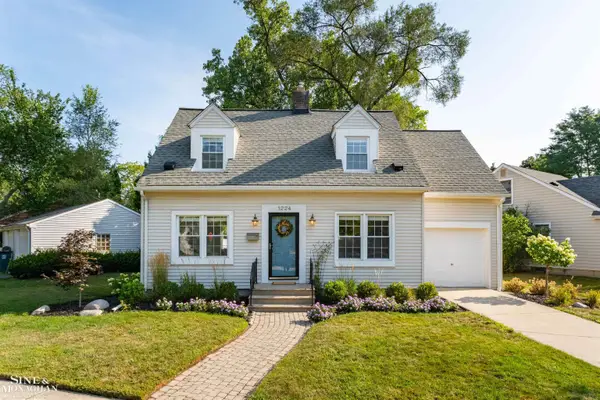 1224 Mayfield DR, RoyalOak, MI 48067