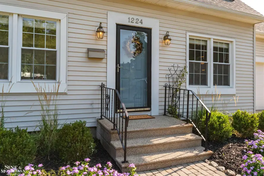 1224 Mayfield DR, Royal Oak, MI 48067 - #2