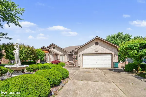 3940 Wayfarer DR, Troy, MI 48083