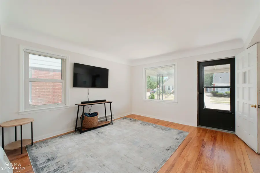 21149 Sunnydale ST, Saint Clair Shores, MI 48081 - #2