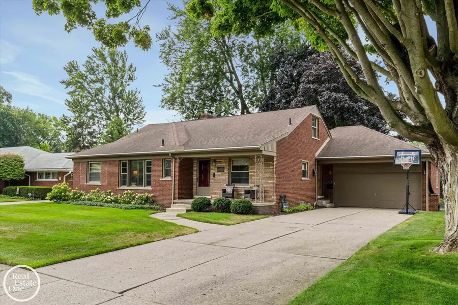 715 S Renaud, Grosse Pointe Woods, MI 48236 - #3