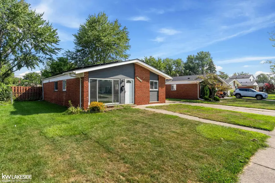 21537 Parkway ST, Saint Clair Shores, MI 48082 - #3